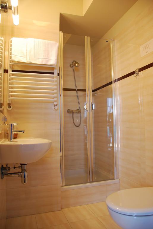 Hotel Sloneczny Brzeg Biskupiec  Habitación foto